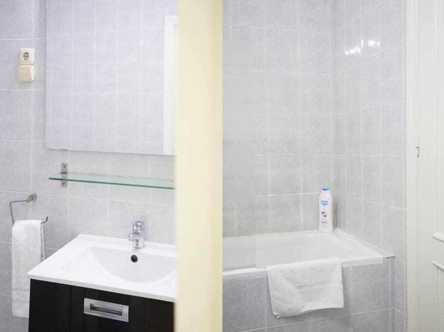 Un Fascinante Estudio En Madrid Centro Extérieur photo